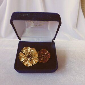 Ladies Pilgrim Ring with 2 Flower settings